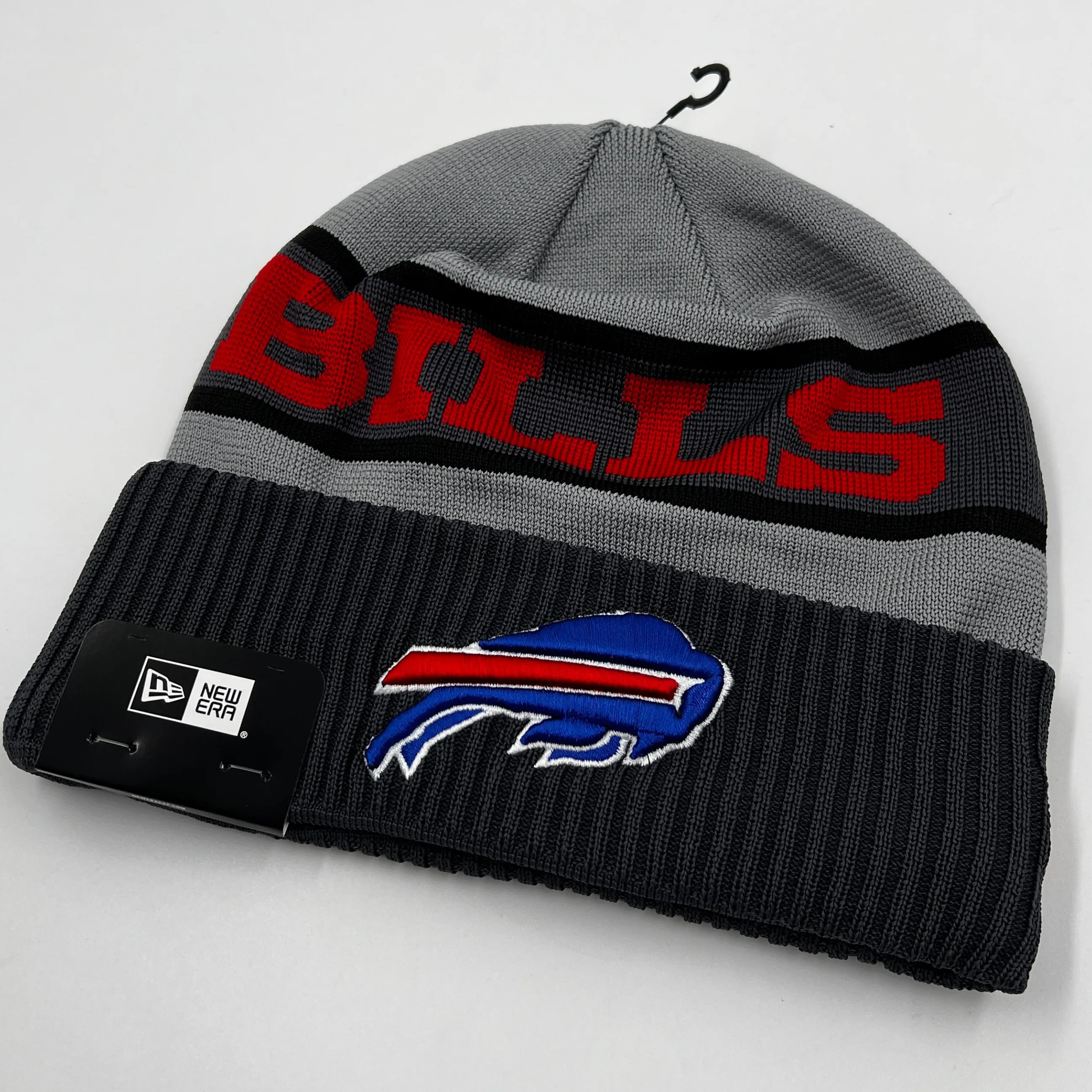 New Era Bills Gray & Red 2023 Sideline Tech Knit Hat