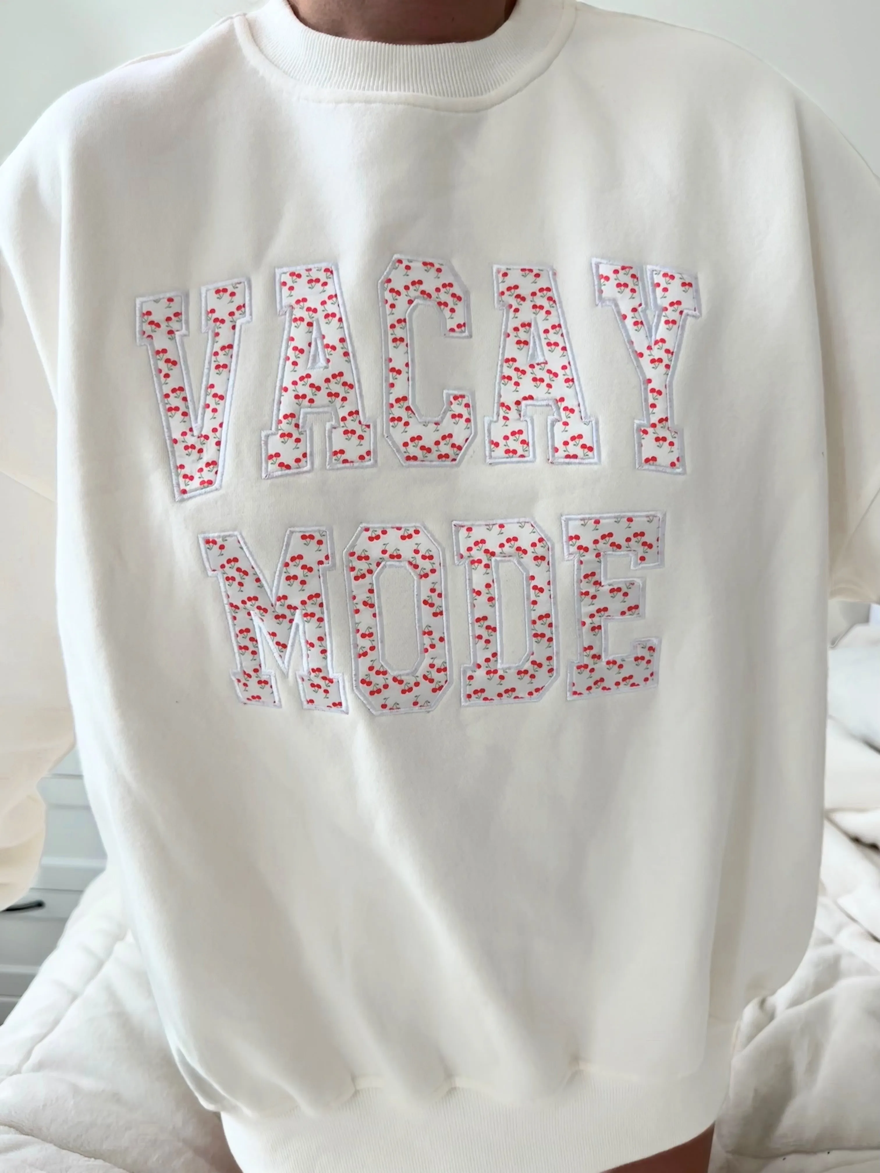 VACAY MODE CHERRY EMBROIDER FABRIC SWEATSHIRT